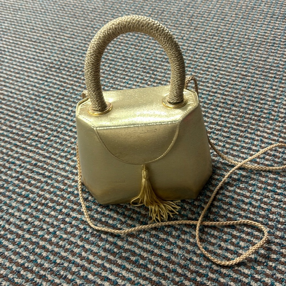 VTG  U.S. PAT 4453294 MAGNETIC  SNAP EVENING BAG GOLD FABRIC EVENING STRAP